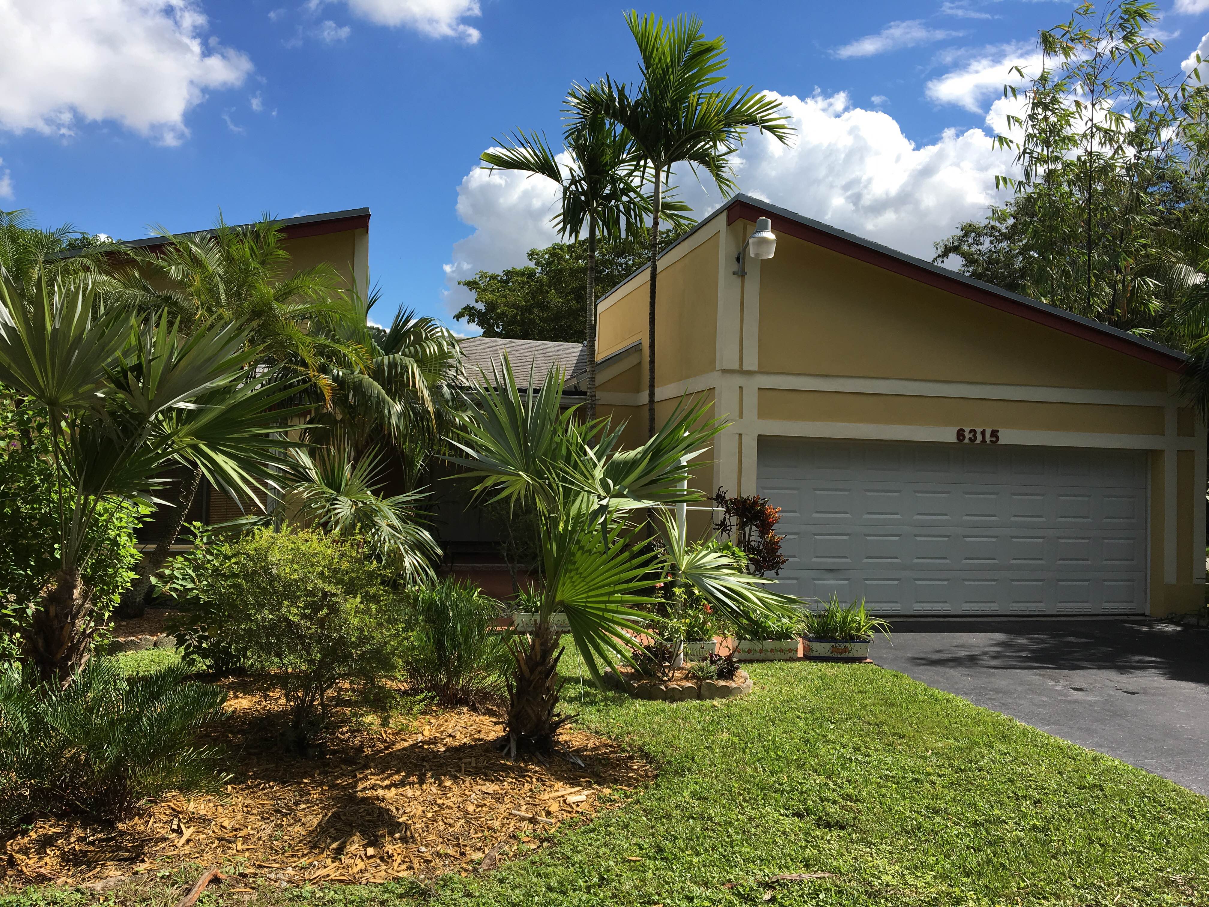 Rustic Lakes Home for Sale in Hot Kendall Neighborhood