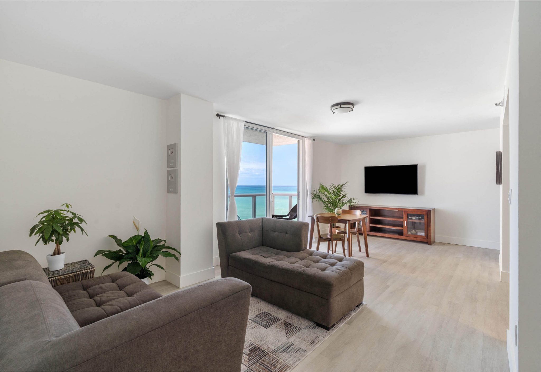 Boutique Oceanfront Condo for Sale in Miami Beach