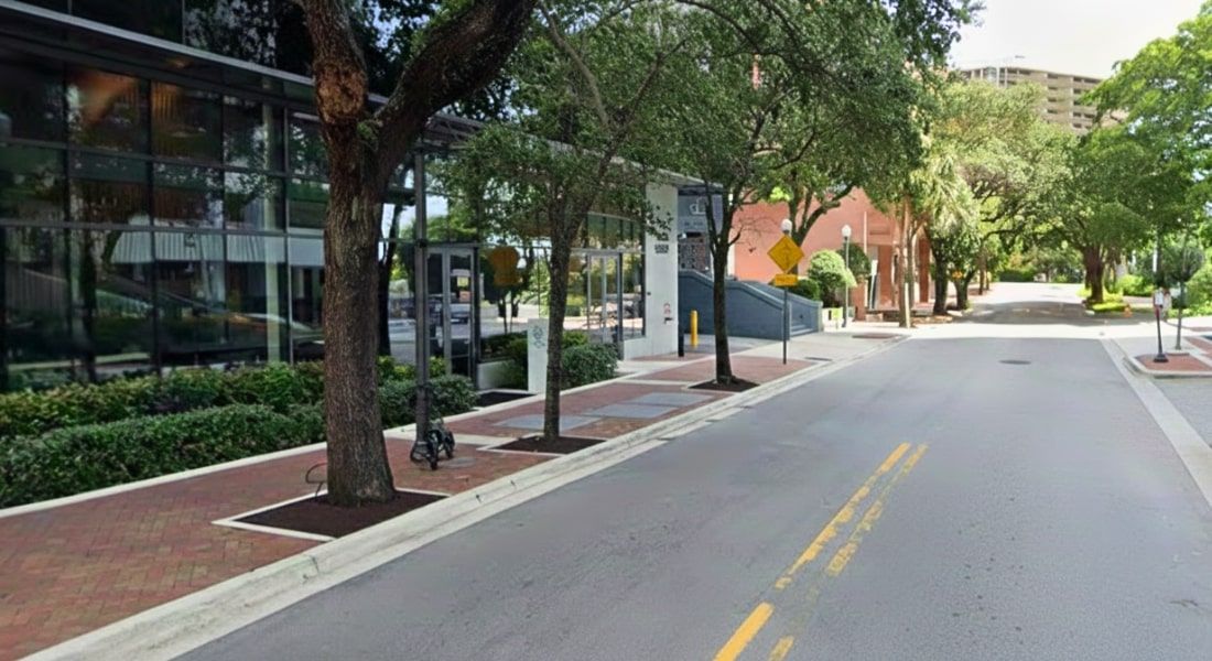 walkable-coconut-grove-cafe-with-locals